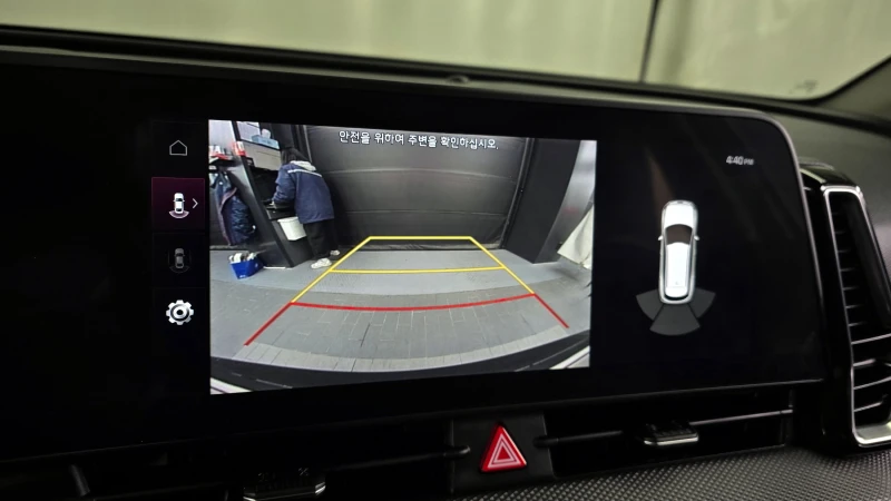 Kia Sportage 2.0 CRDI / АВТОМАТИК / СЕРВИЗНА ИСТОРИЯ !!!, снимка 13 - Автомобили и джипове - 53417777