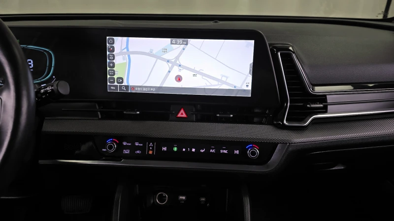 Kia Sportage 2.0 CRDI / АВТОМАТИК / СЕРВИЗНА ИСТОРИЯ !!!, снимка 12 - Автомобили и джипове - 53417777