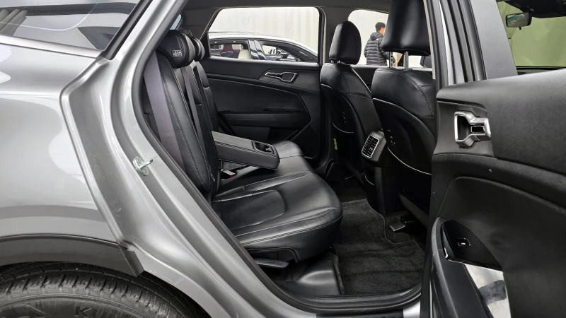 Kia Sportage 2.0 CRDI / АВТОМАТИК / СЕРВИЗНА ИСТОРИЯ !!!, снимка 10 - Автомобили и джипове - 53417777