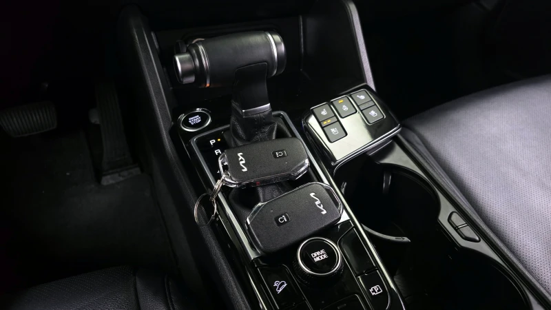 Kia Sportage 2.0 CRDI / АВТОМАТИК / СЕРВИЗНА ИСТОРИЯ !!!, снимка 9 - Автомобили и джипове - 53417777