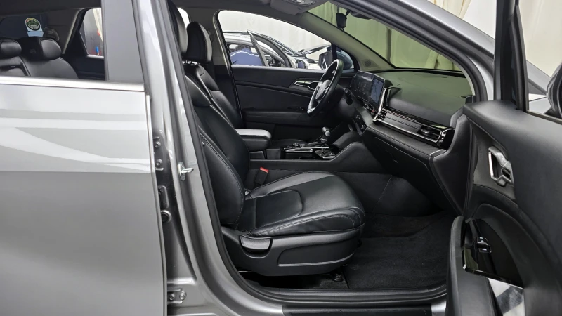 Kia Sportage 2.0 CRDI / АВТОМАТИК / СЕРВИЗНА ИСТОРИЯ !!!, снимка 8 - Автомобили и джипове - 53417777