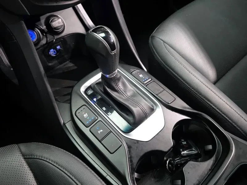 Hyundai Santa fe Diesel 2.0 2Wd Premium, снимка 17 - Автомобили и джипове - 55895716