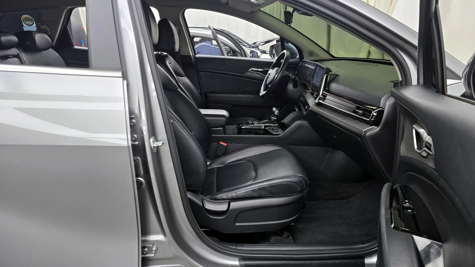 Kia Sportage 2.0 CRDI / АВТОМАТИК / СЕРВИЗНА ИСТОРИЯ !!! - изображение 8