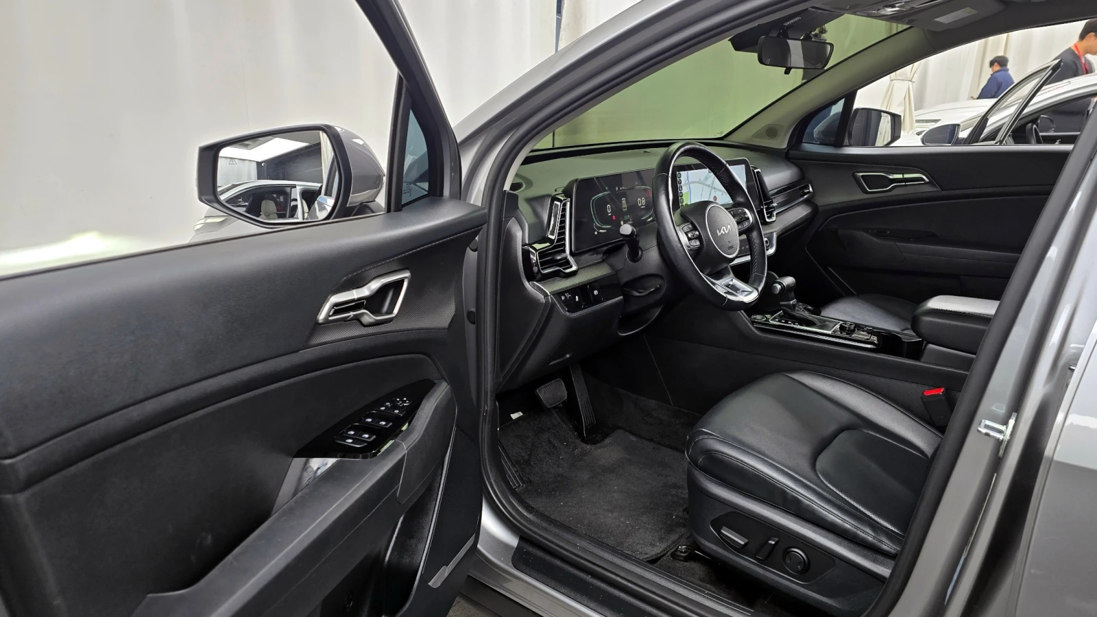 Kia Sportage 2.0 CRDI / АВТОМАТИК / СЕРВИЗНА ИСТОРИЯ !!! - изображение 6