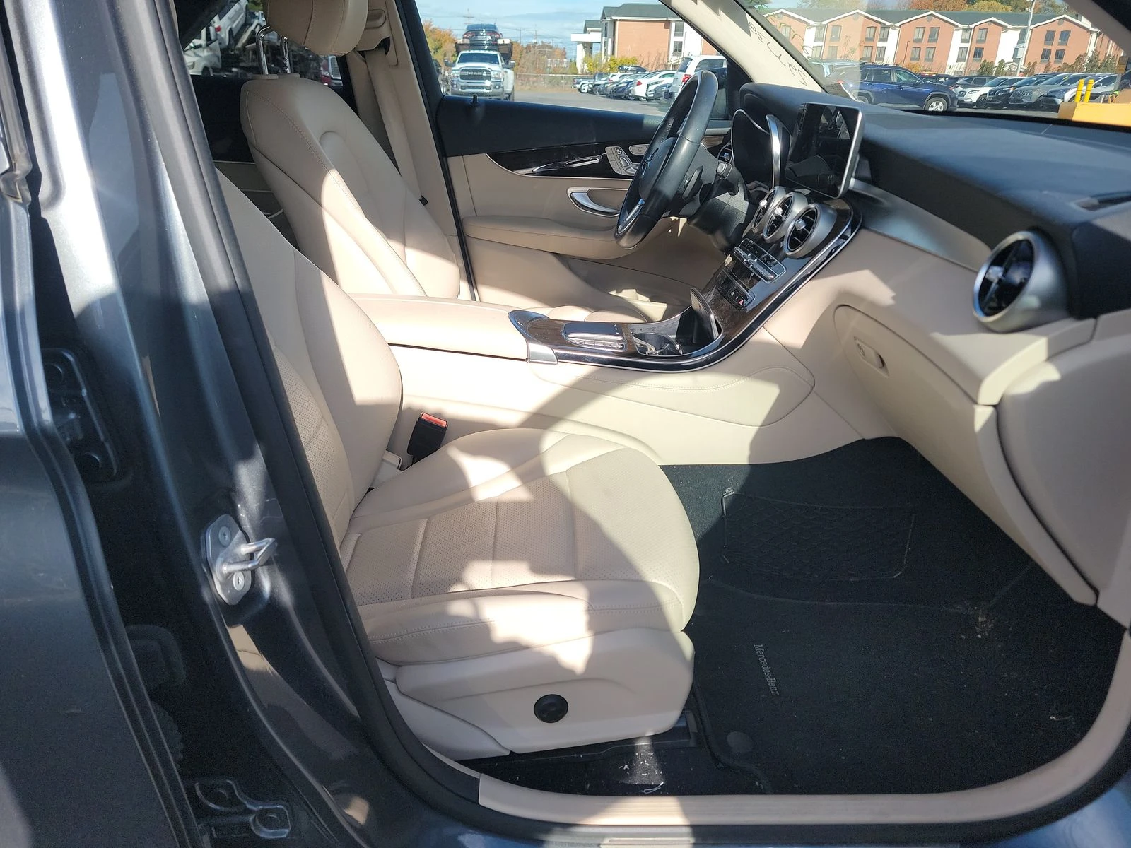 Mercedes-Benz GLC 300 4MATIC* ПОДГРЕВ* 360КАМЕРА* LANE* ASSIST* , снимка 12 - Автомобили и джипове - 53727615