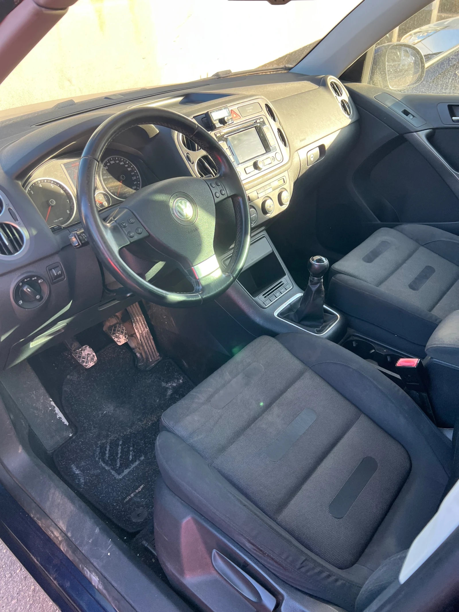 VW Tiguan 2.0 4x4, снимка 7 - Автомобили и джипове - 54031184