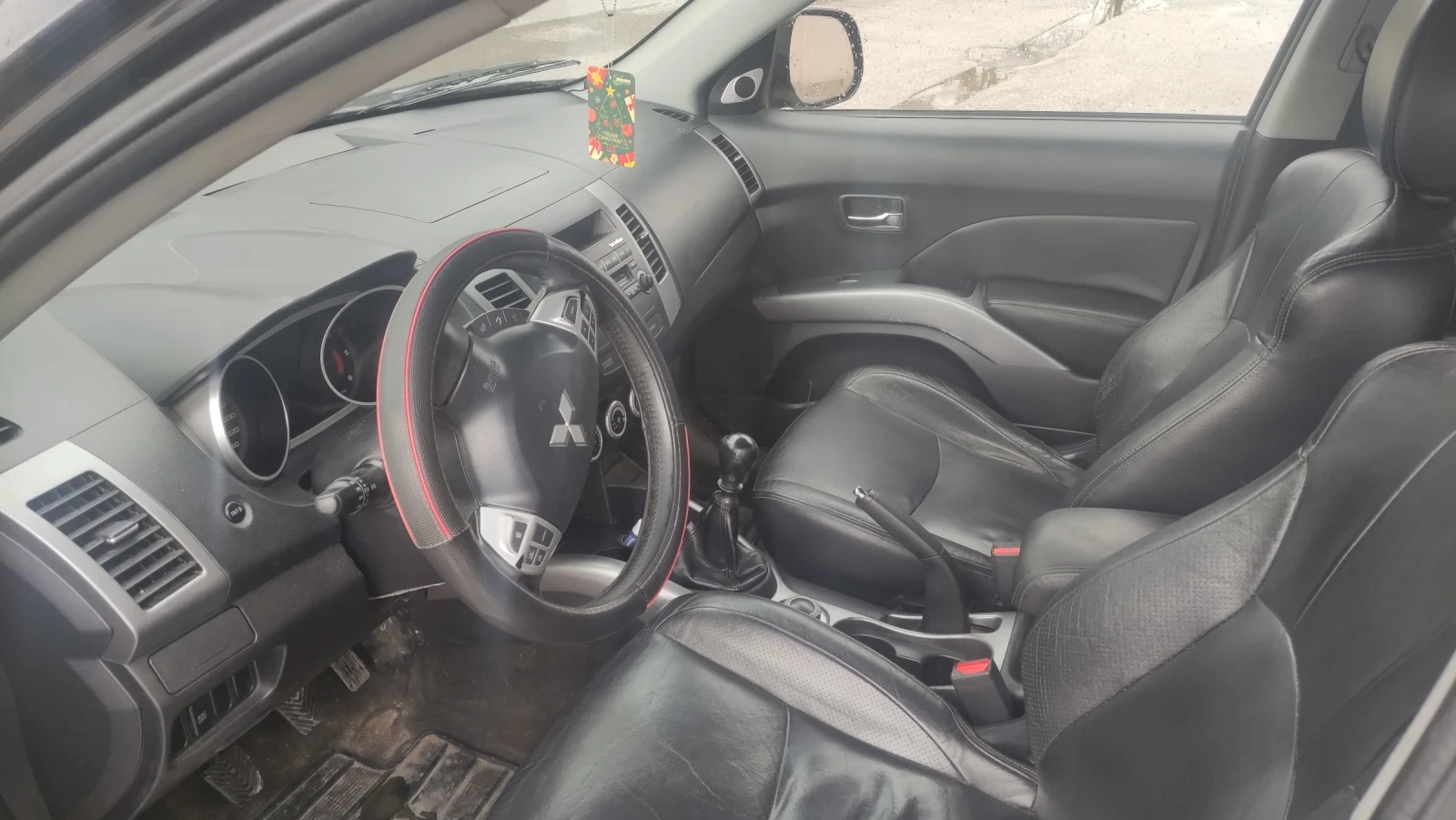 Mitsubishi Outlander, снимка 9 - Автомобили и джипове - 54091219