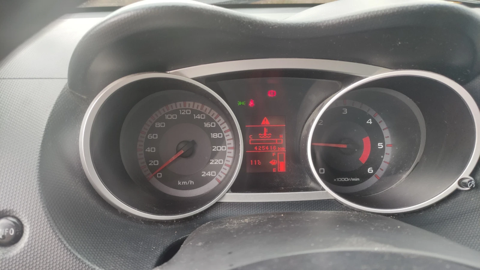 Mitsubishi Outlander, снимка 11 - Автомобили и джипове - 54091219