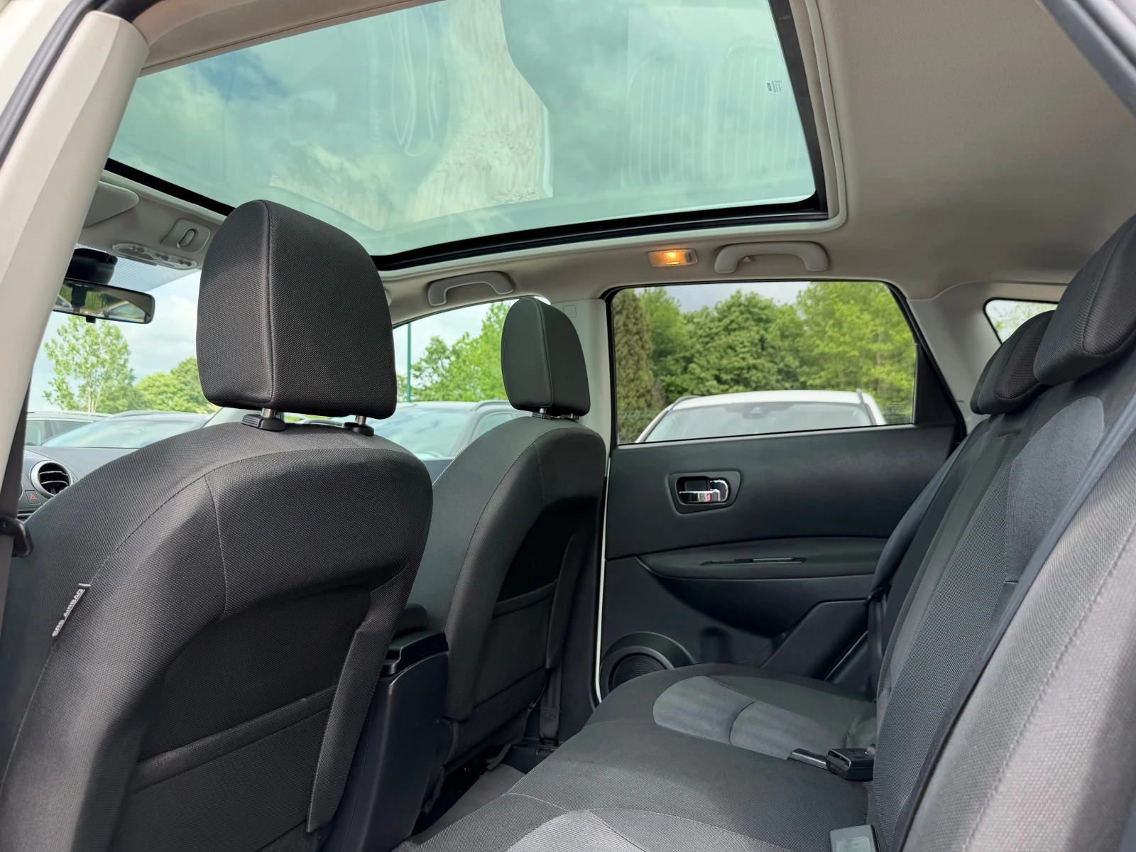 Nissan Qashqai 1.5DCI TEKNA NAVi CAMERA PANORAMA ПЪЛНО СЕРВИЗИРАН, снимка 11 - Автомобили и джипове - 54653786