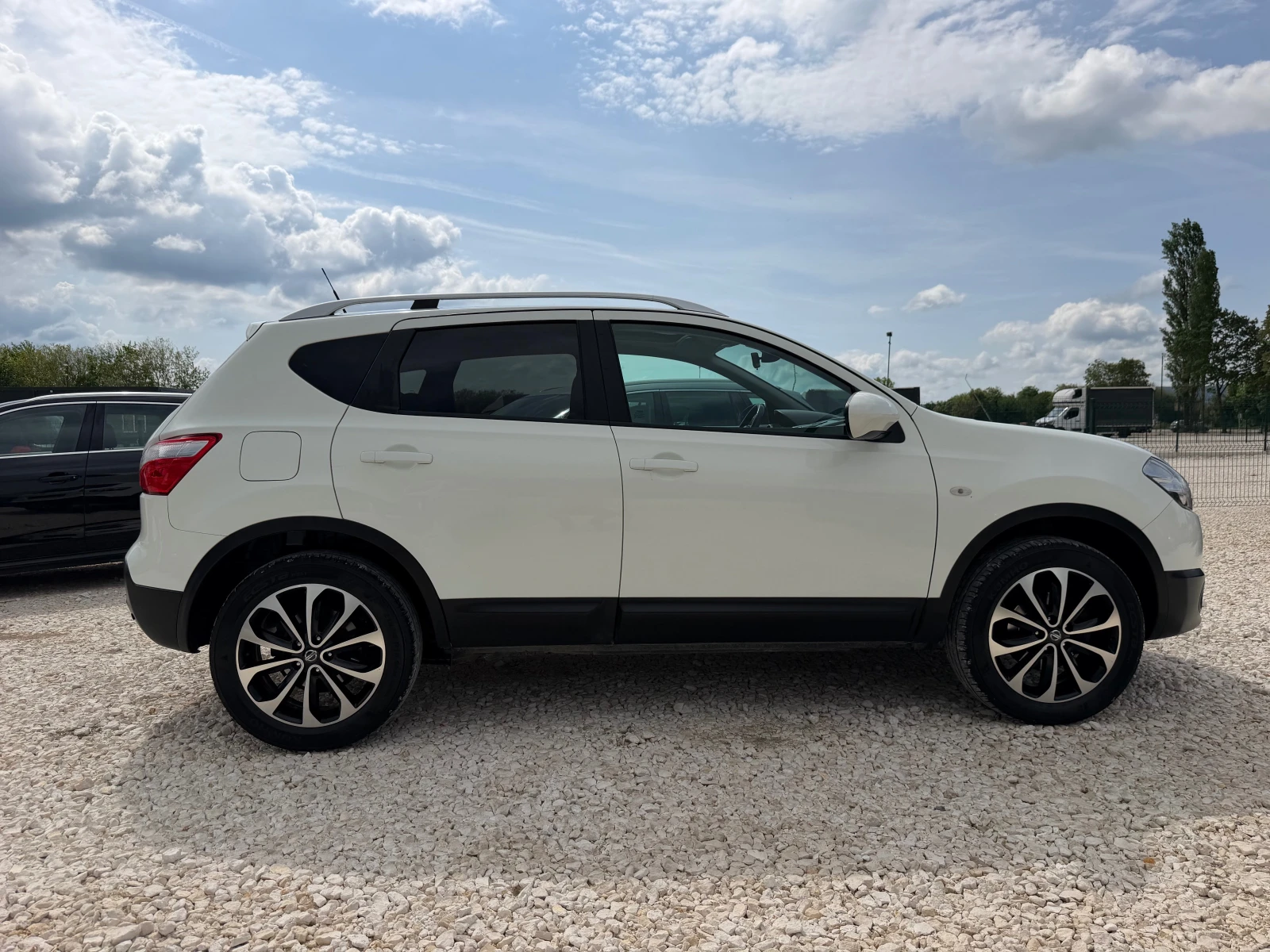 Nissan Qashqai 1.5DCI TEKNA NAVi CAMERA PANORAMA ПЪЛНО СЕРВИЗИРАН, снимка 7 - Автомобили и джипове - 54653786