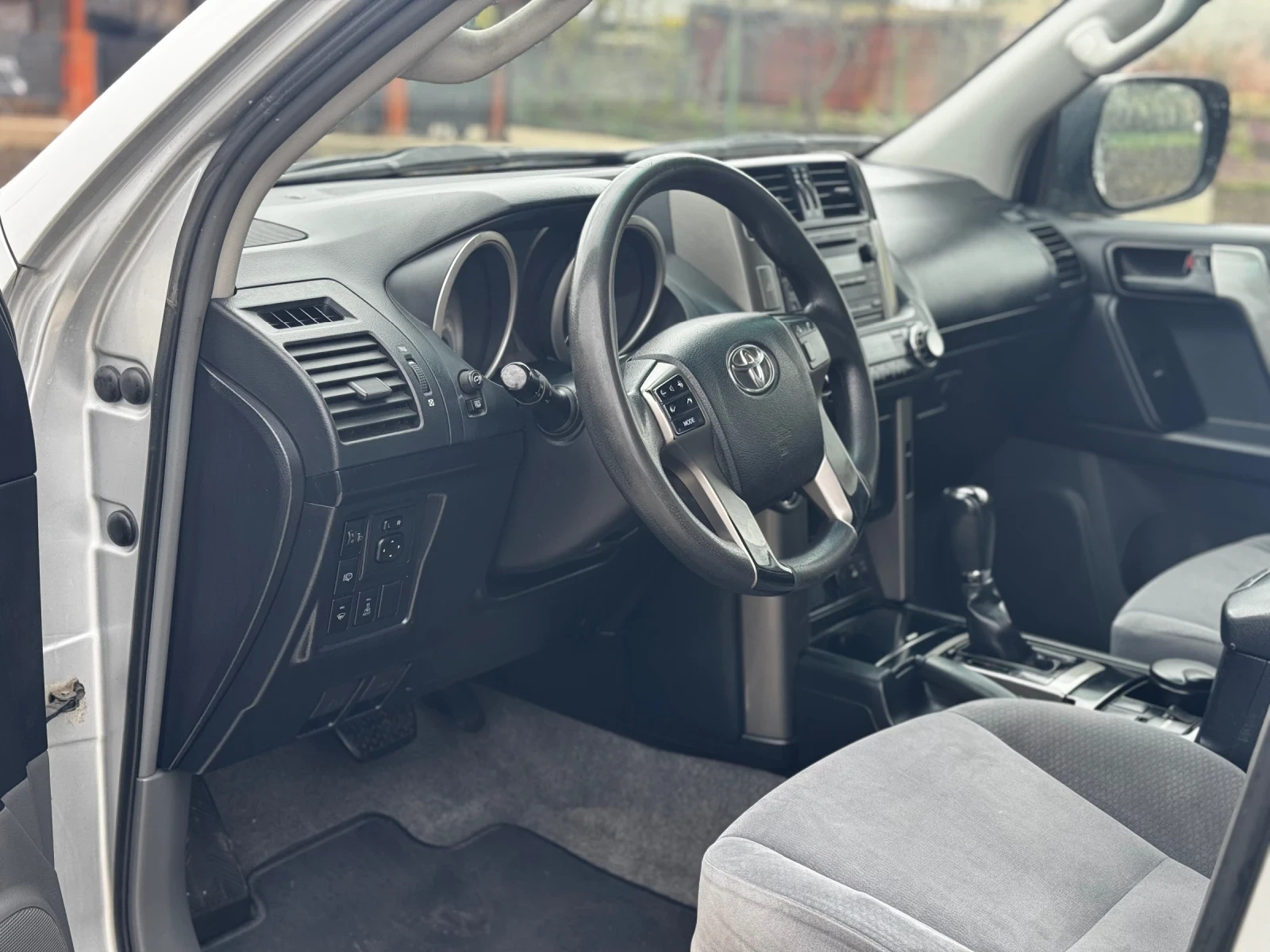 Toyota Land cruiser 3.0D4-d* 190к.с.* Автомат, снимка 10 - Автомобили и джипове - 55109923