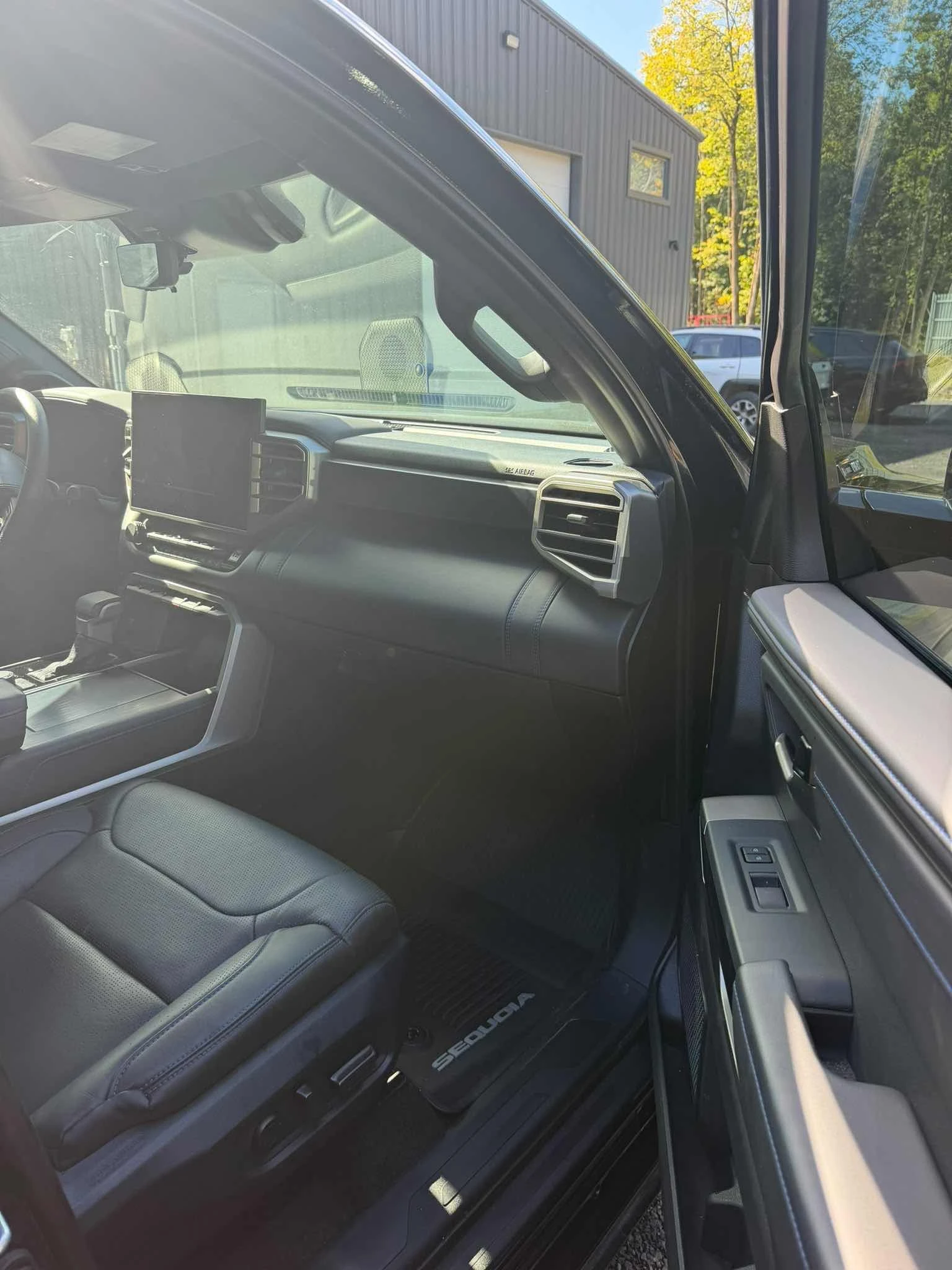 Toyota Sequoia Platinum * CARFAX * БЕЗ ПЪРВОНАЧАЛНА ВНОСКА, снимка 9 - Автомобили и джипове - 56056751