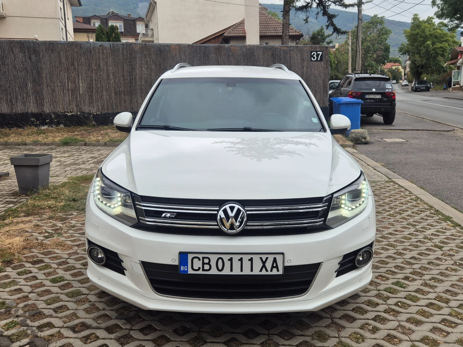 VW Tiguan 2.0 TDI R line, снимка 8 - Автомобили и джипове - 56235763