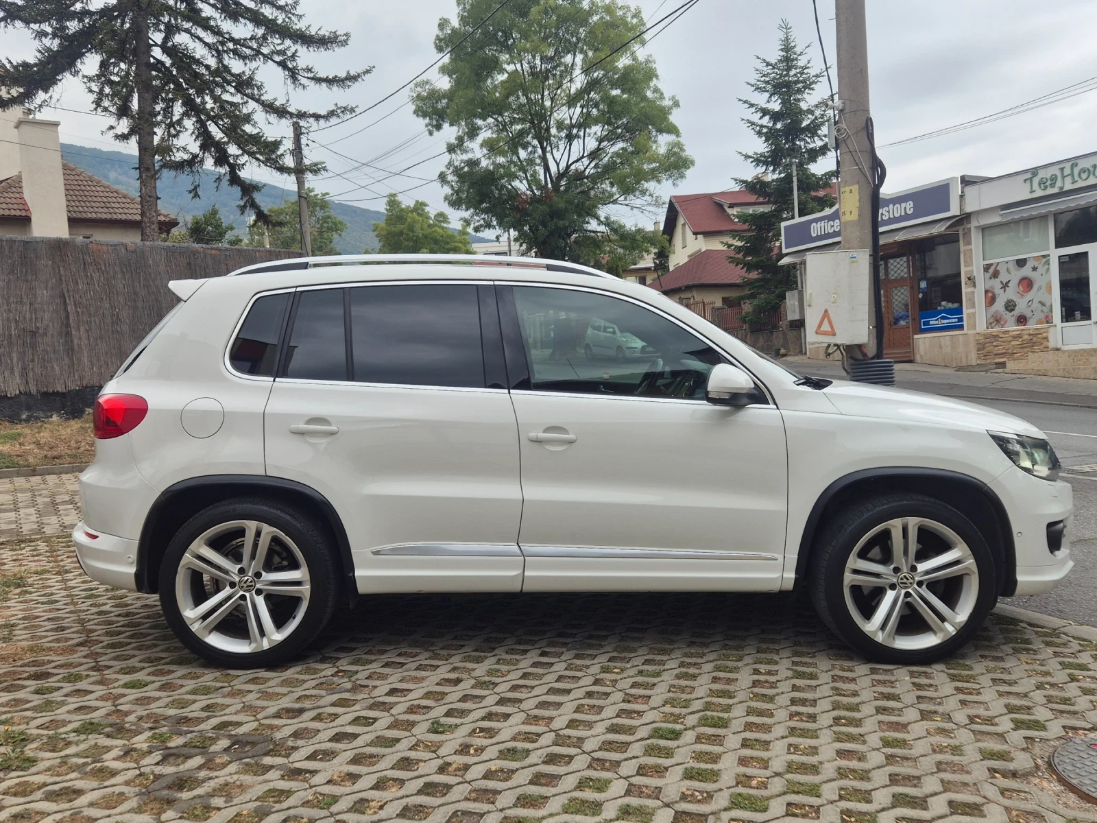 VW Tiguan 2.0 TDI R line, снимка 6 - Автомобили и джипове - 56235763