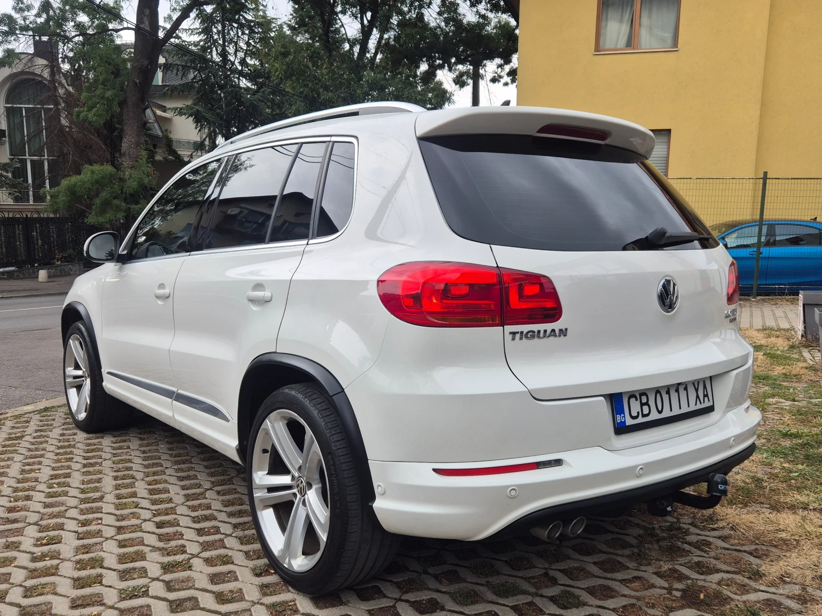 VW Tiguan 2.0 TDI R line, снимка 3 - Автомобили и джипове - 56235763