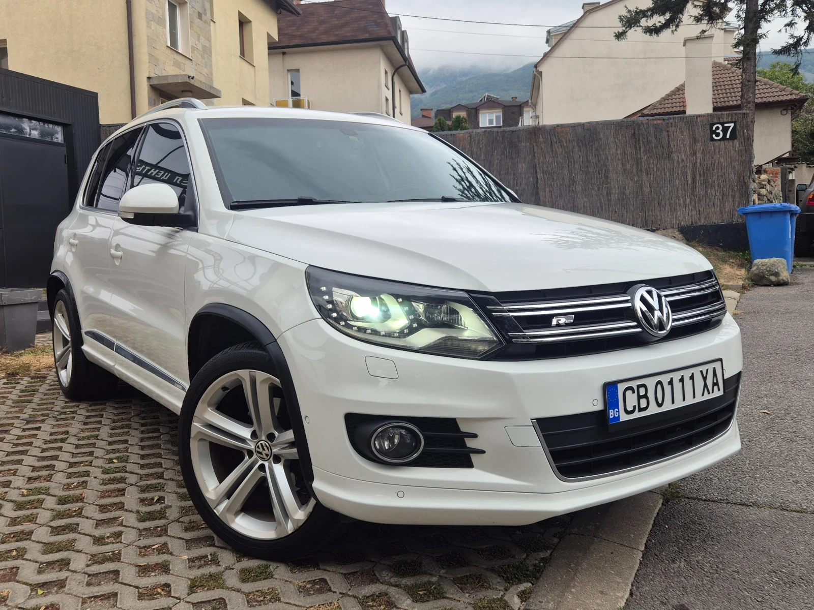 VW Tiguan 2.0 TDI R line, снимка 7 - Автомобили и джипове - 56235763