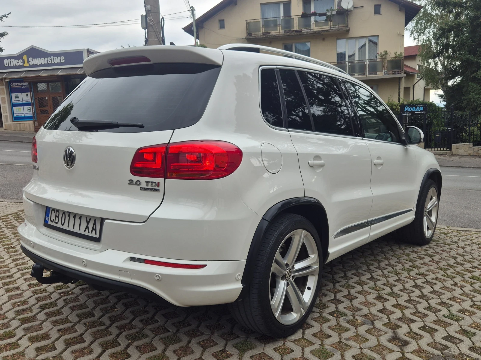 VW Tiguan 2.0 TDI R line, снимка 5 - Автомобили и джипове - 56235763