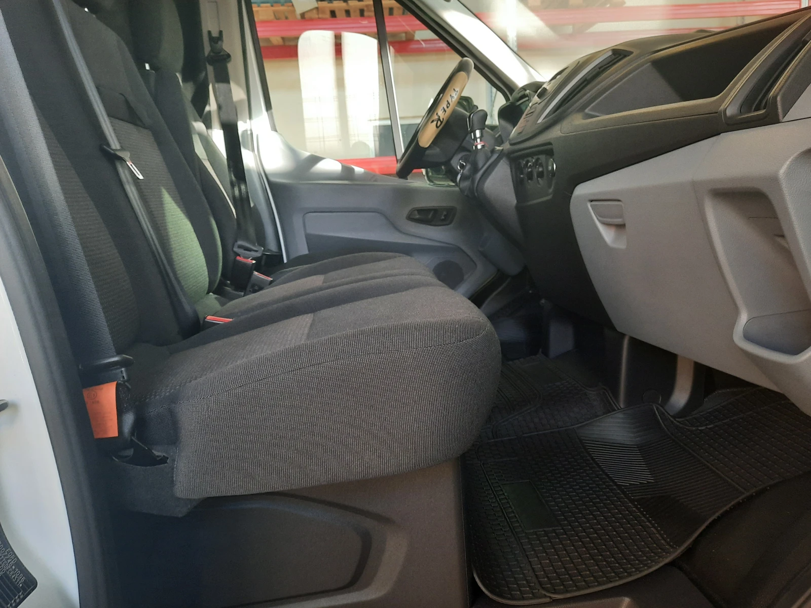 Ford Transit 2.2 - изображение 8