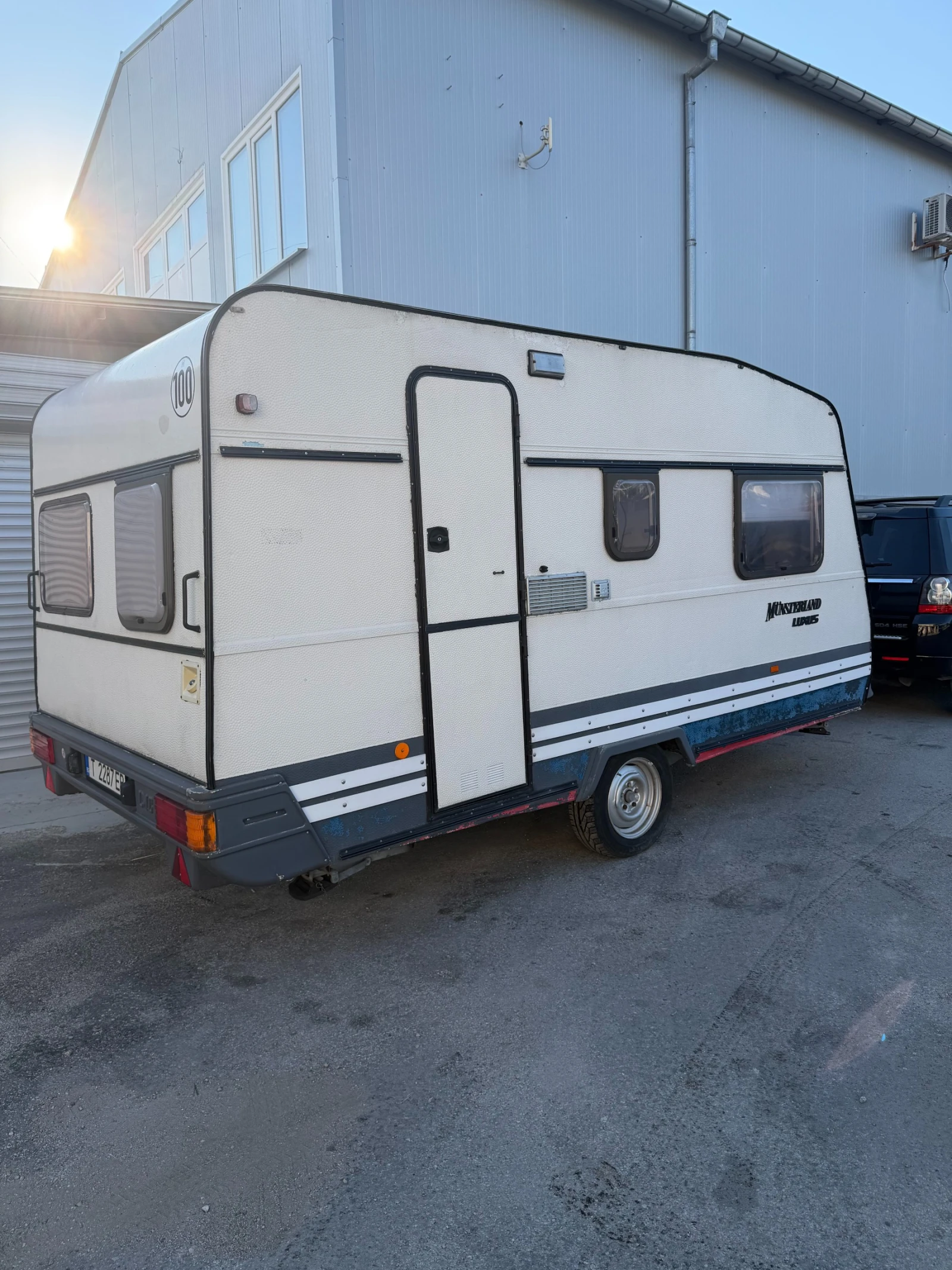 Каравана LMC Реставрирана - Musterland Luxus, снимка 2 - Каравани и кемпери - 55532453