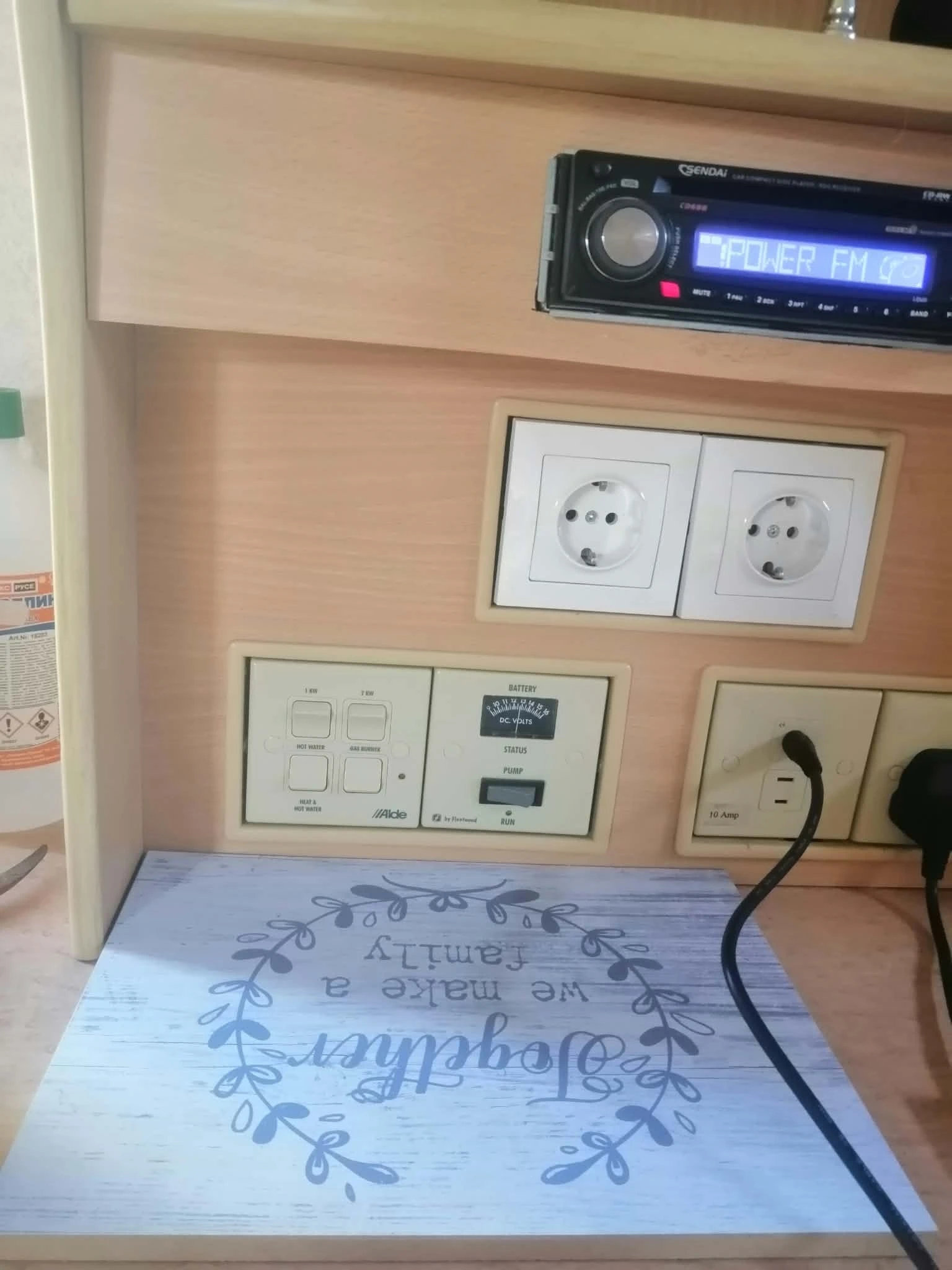 Каравана Fleetwood 600-EB, снимка 11 - Каравани и кемпери - 56426610