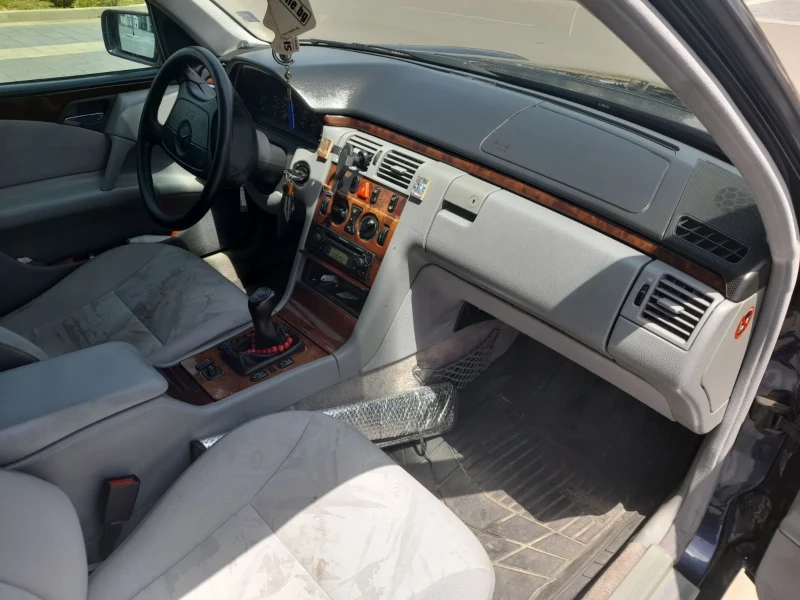 Mercedes-Benz E 200 W210, снимка 10 - Автомобили и джипове - 47231666