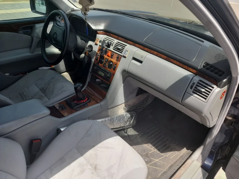 Mercedes-Benz E 200 W210, снимка 5 - Автомобили и джипове - 47231666