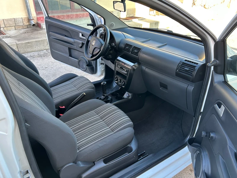 VW Fox 1.2i КЛИМАТИК, снимка 11 - Автомобили и джипове - 48884180