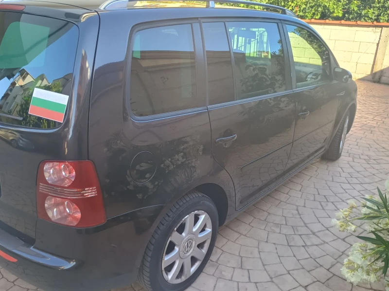 VW Touran 2.0i, снимка 4 - Автомобили и джипове - 51358658