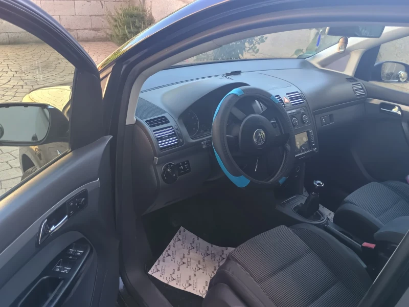 VW Touran 2.0i, снимка 5 - Автомобили и джипове - 51358658