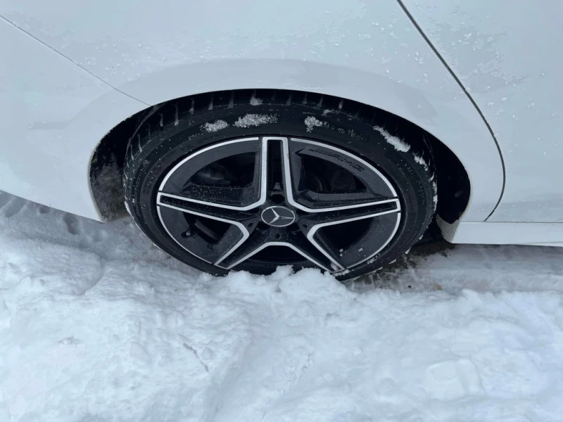 Mercedes-Benz CLA * AMG 35 * CARFAX * БЕЗ ПЪРВОНАЧАЛНА ВНОСКА, снимка 7 - Автомобили и джипове - 53022936