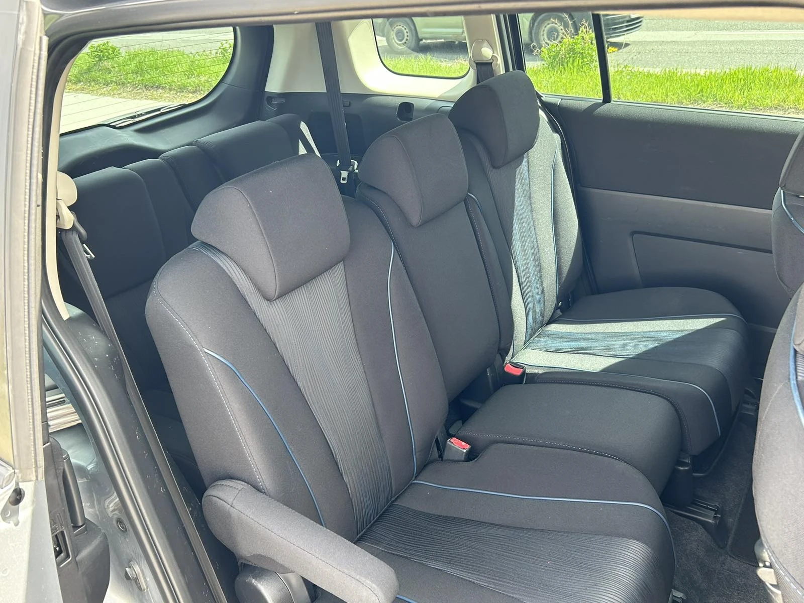 Mazda 5 2.0 - изображение 9