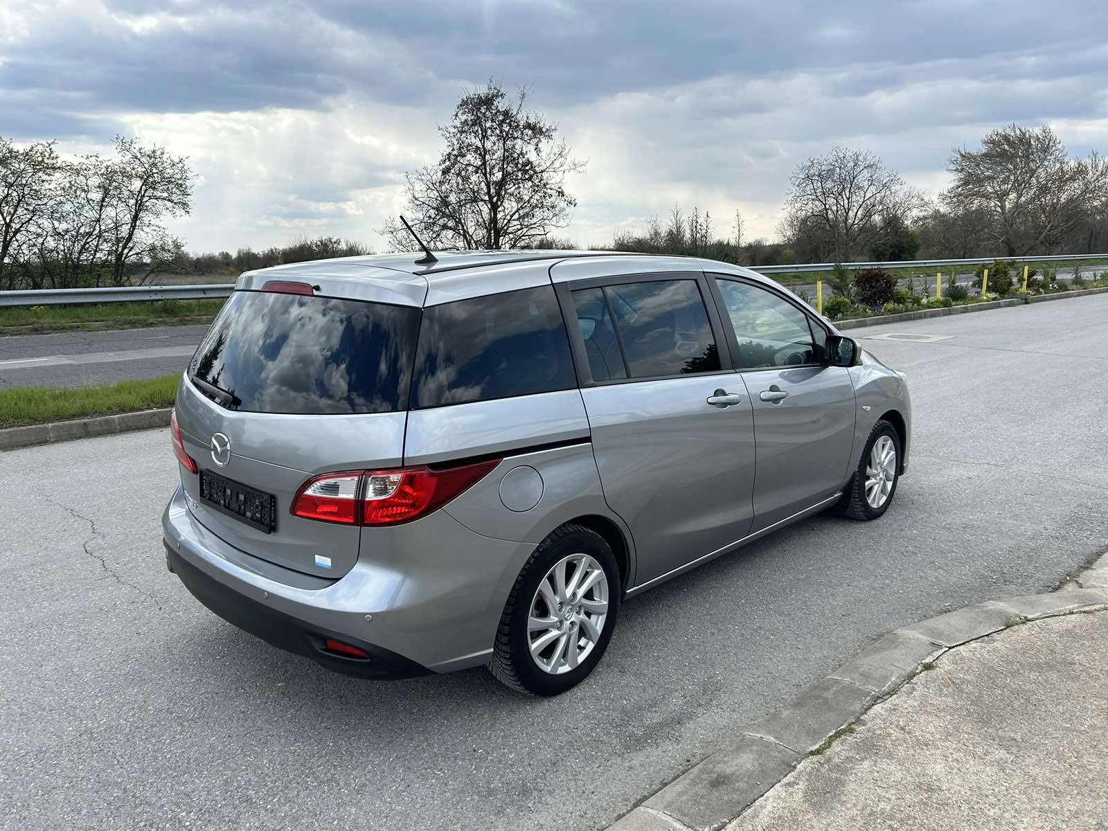 Mazda 5 2.0 - изображение 5