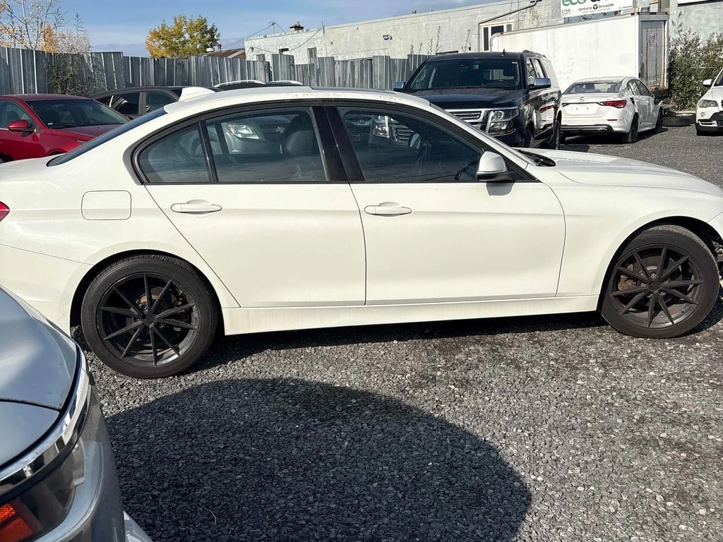 BMW 330 * 330i xDrive * CARFAX * БЕЗ ПЪРВОНАЧАЛНА ВНОСКА - изображение 3