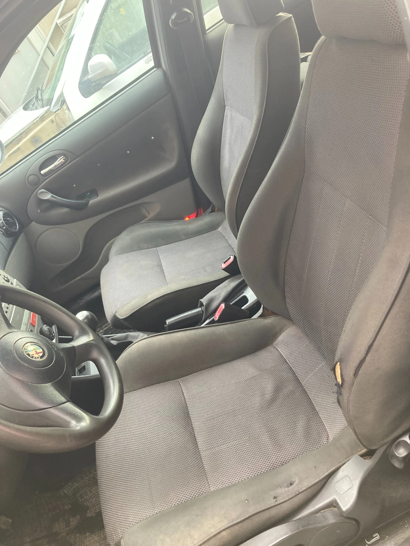 Alfa Romeo 147 1.9 - изображение 9