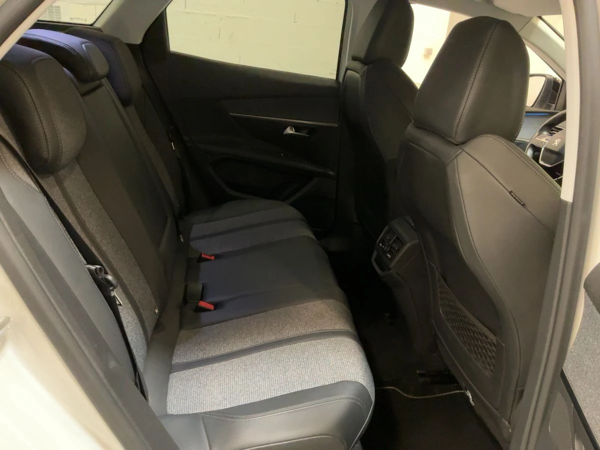 Peugeot 3008 1.2 Allure, снимка 11 - Автомобили и джипове - 53800667