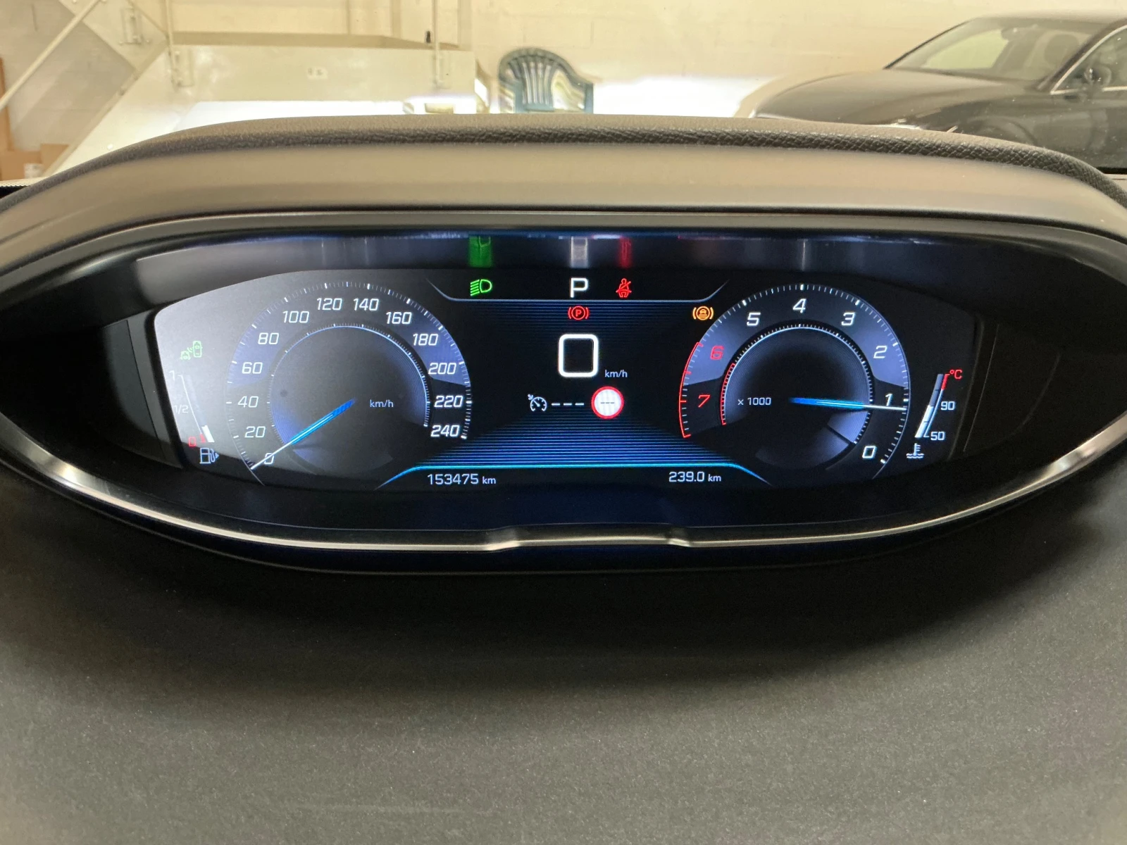 Peugeot 3008 1.2 Allure, снимка 12 - Автомобили и джипове - 53800667