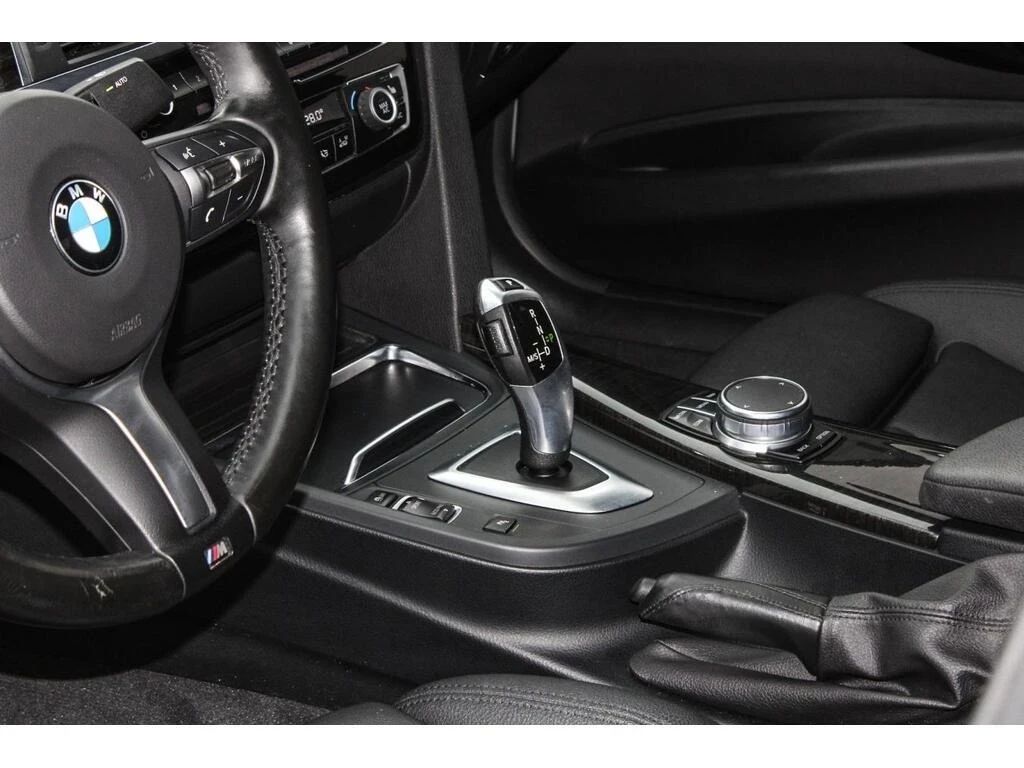 BMW 330 M ПАКЕТ * ИЗРЯДНИ ОБСЛУЖВАНИЯ * БЕЗ ИНЦИДЕНТИ * , снимка 10 - Автомобили и джипове - 53829372