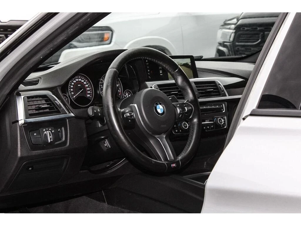 BMW 330 M ПАКЕТ * ИЗРЯДНИ ОБСЛУЖВАНИЯ * БЕЗ ИНЦИДЕНТИ * , снимка 7 - Автомобили и джипове - 53829372