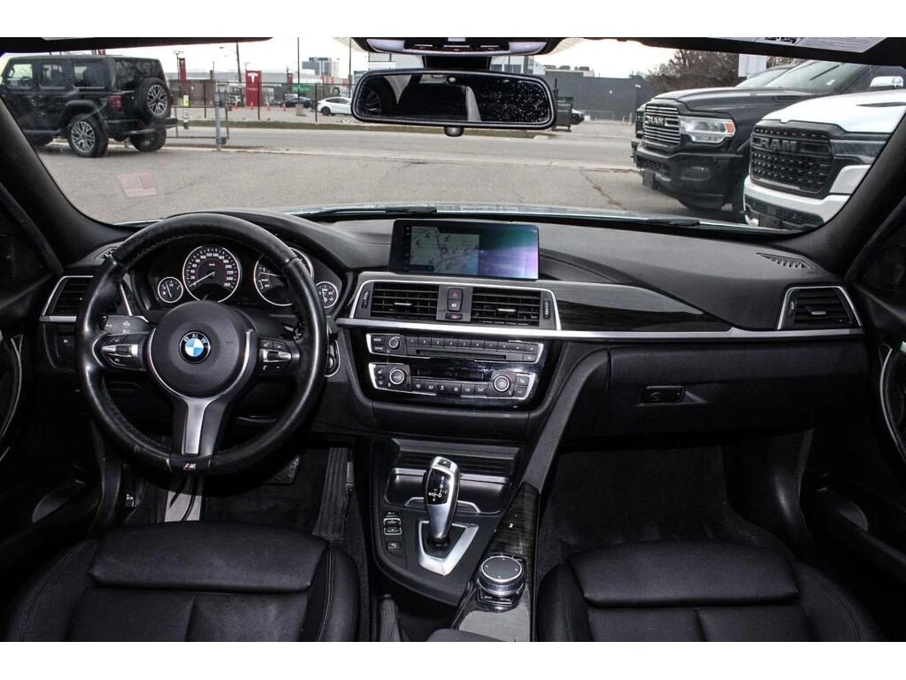 BMW 330 M ПАКЕТ * ИЗРЯДНИ ОБСЛУЖВАНИЯ * БЕЗ ИНЦИДЕНТИ * , снимка 8 - Автомобили и джипове - 53829372