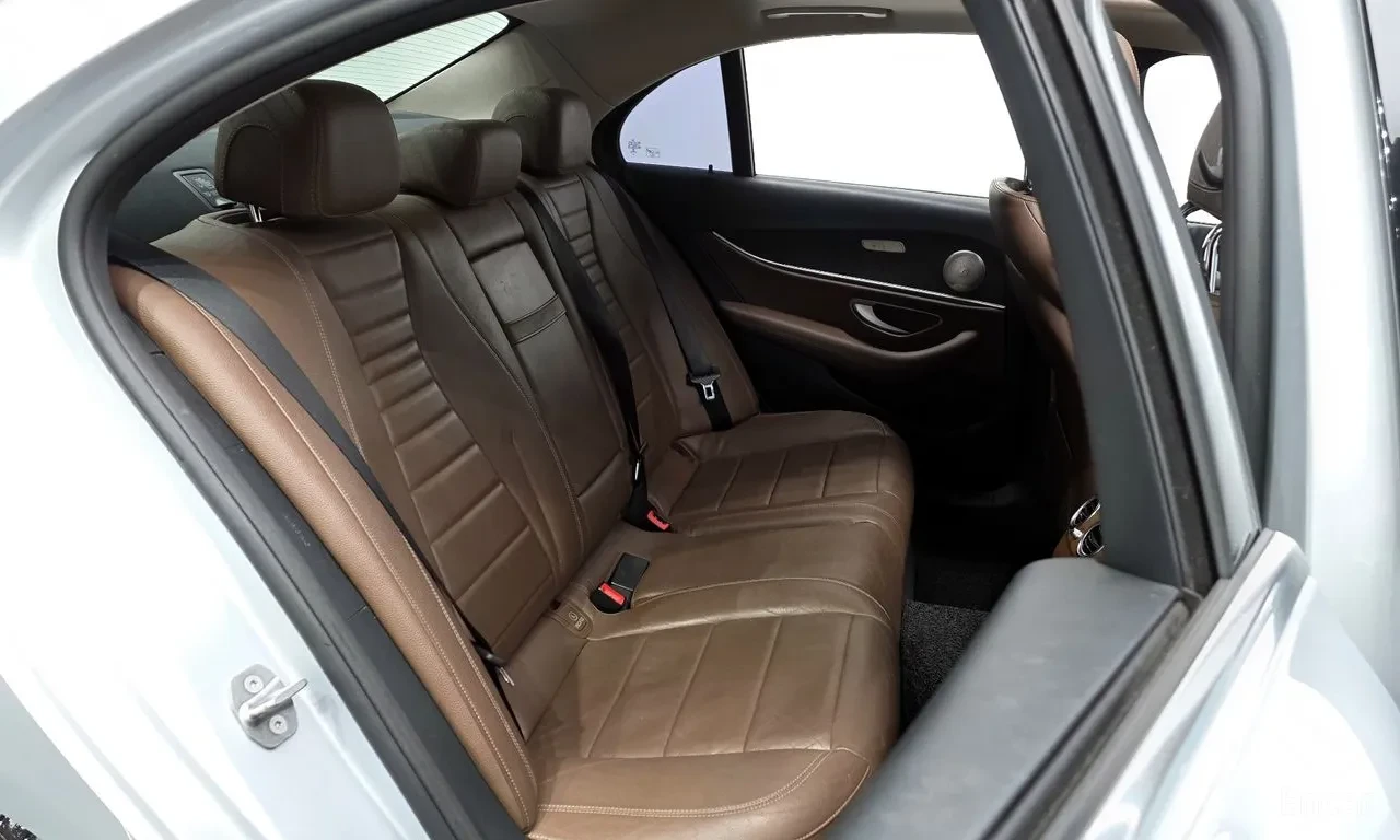 Mercedes-Benz E 220, снимка 8 - Автомобили и джипове - 54680757