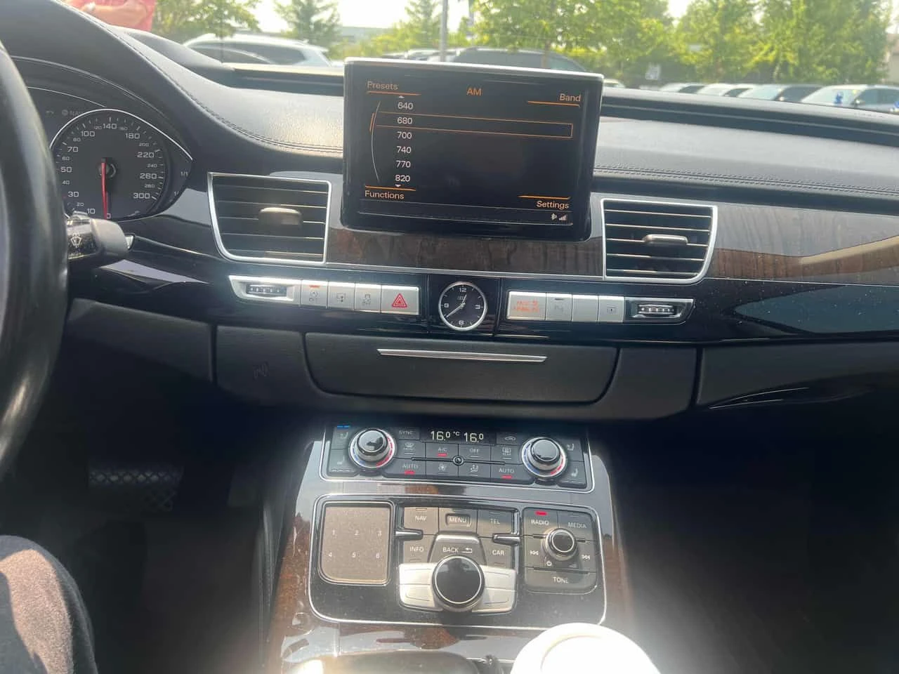 Audi A8 * 3.0L TDI * ДИСТРОНИК * ХЕД-ЪП * 360 КАМЕРА, снимка 9 - Автомобили и джипове - 55451436