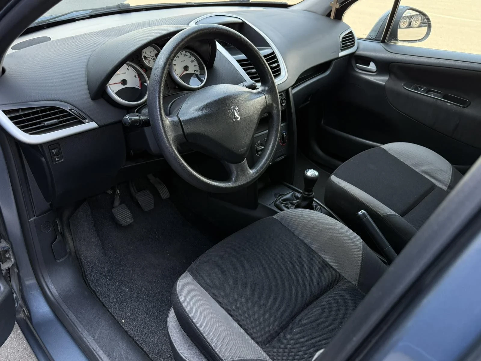 Peugeot 207 1.6HDi, снимка 6 - Автомобили и джипове - 55833360