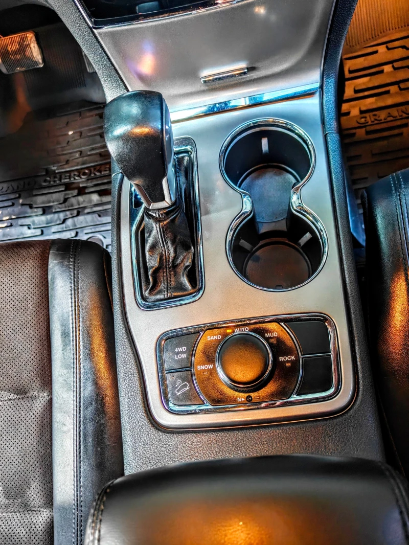 Jeep Grand cherokee 3.6 High Altitude, снимка 5 - Автомобили и джипове - 53126013