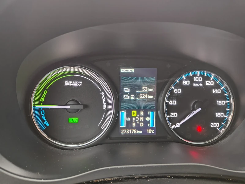 Mitsubishi Outlander PHEV, снимка 5 - Автомобили и джипове - 53471503