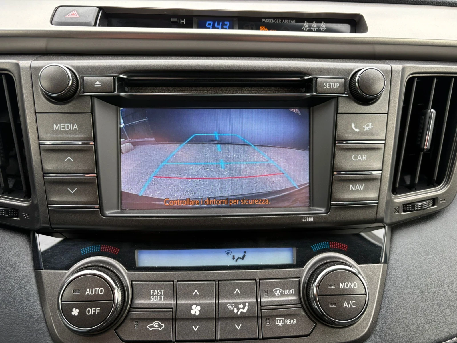 Toyota Rav4 2.2D 4WD ЛИЗИНГ* БАРТЕР* ЗАКУПЕН ОТ ПРЕДСТАВИТЕЛСТ, снимка 12 - Автомобили и джипове - 54200375