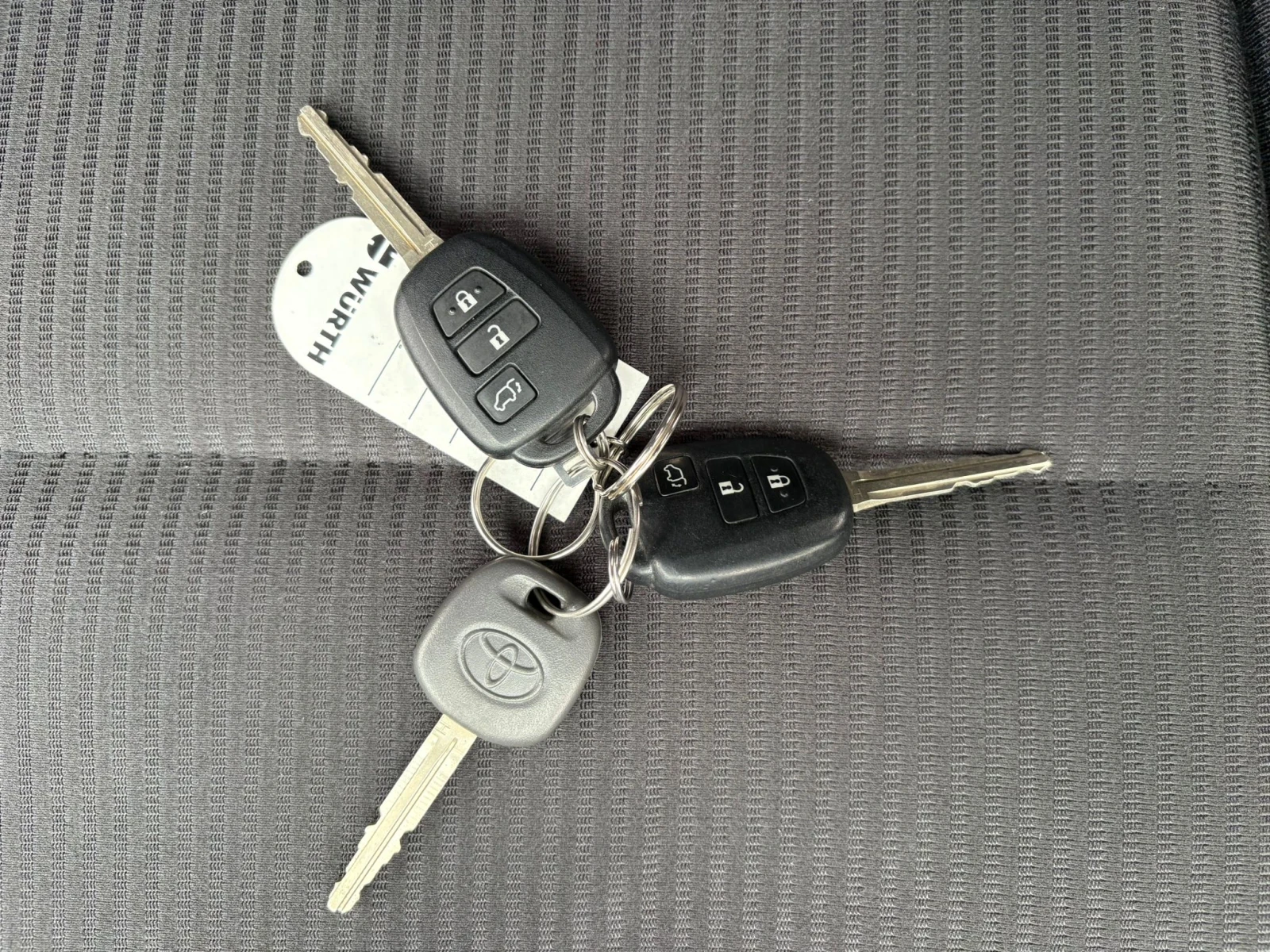 Toyota Rav4 2.2D 4WD ЛИЗИНГ* БАРТЕР* ЗАКУПЕН ОТ ПРЕДСТАВИТЕЛСТ, снимка 13 - Автомобили и джипове - 54200375