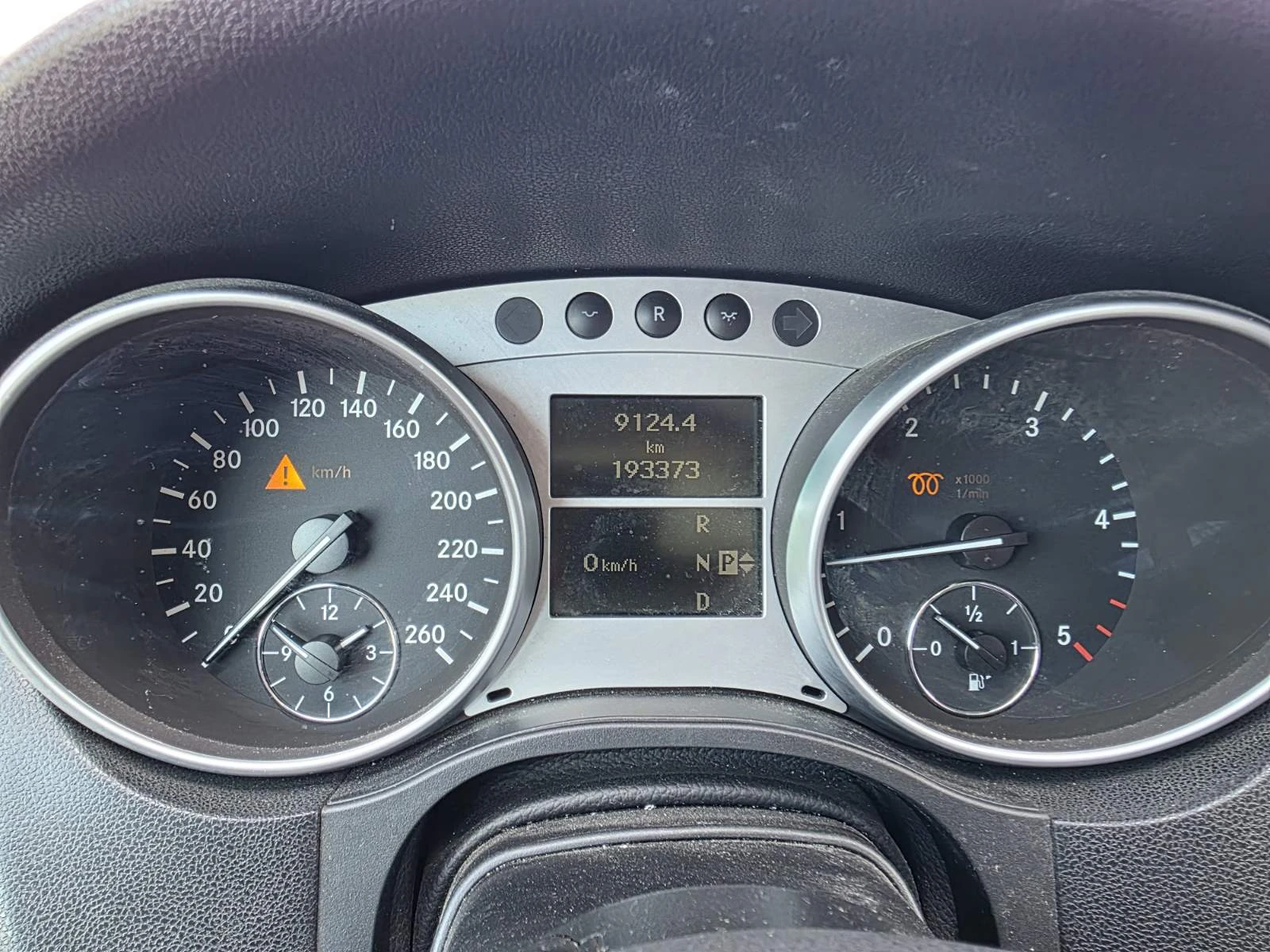 Mercedes-Benz ML 320 4 Matic, снимка 16 - Автомобили и джипове - 55831670