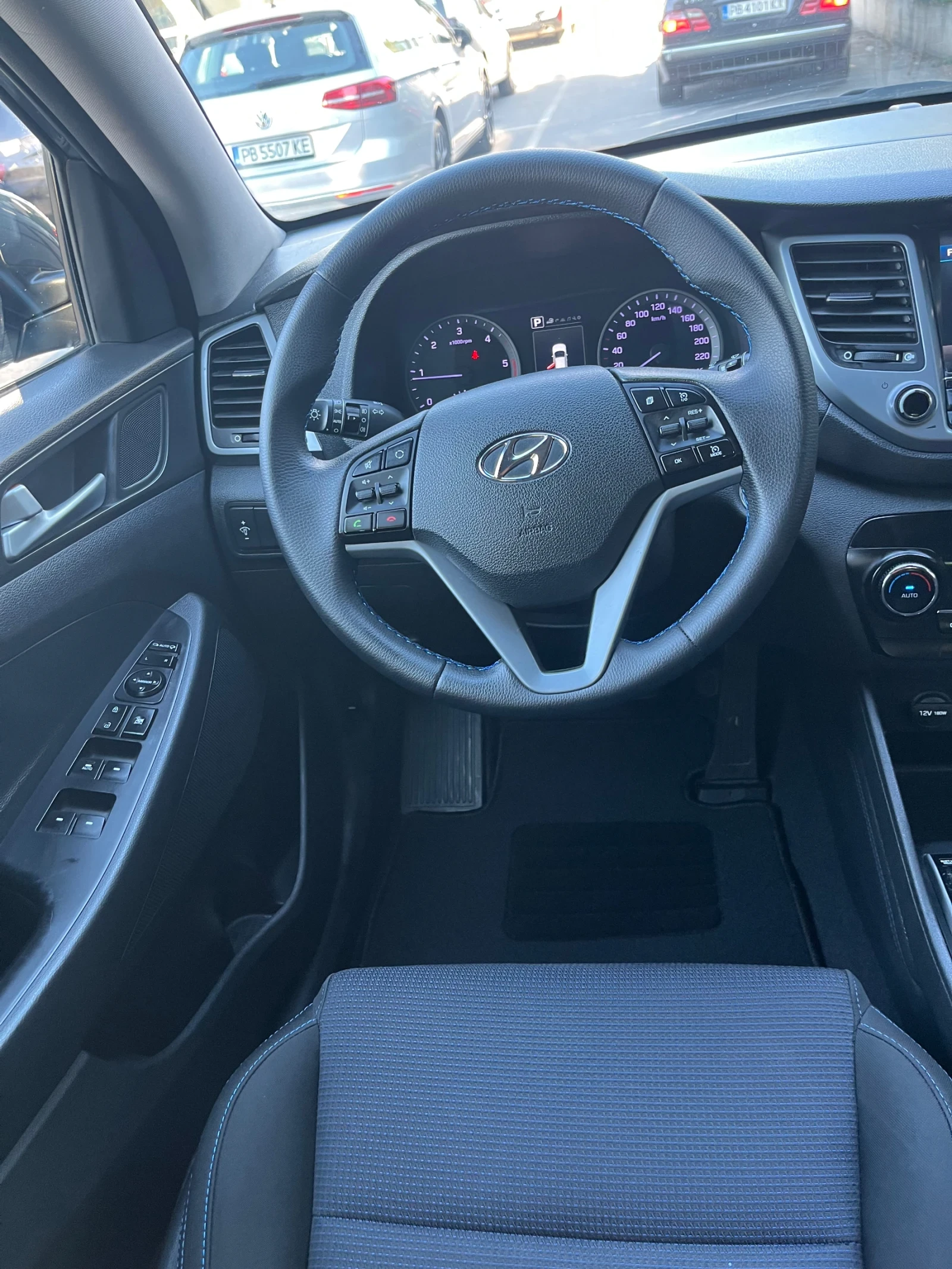 Hyundai Tucson 2.0 CRDI 4x4, снимка 9 - Автомобили и джипове - 55910654