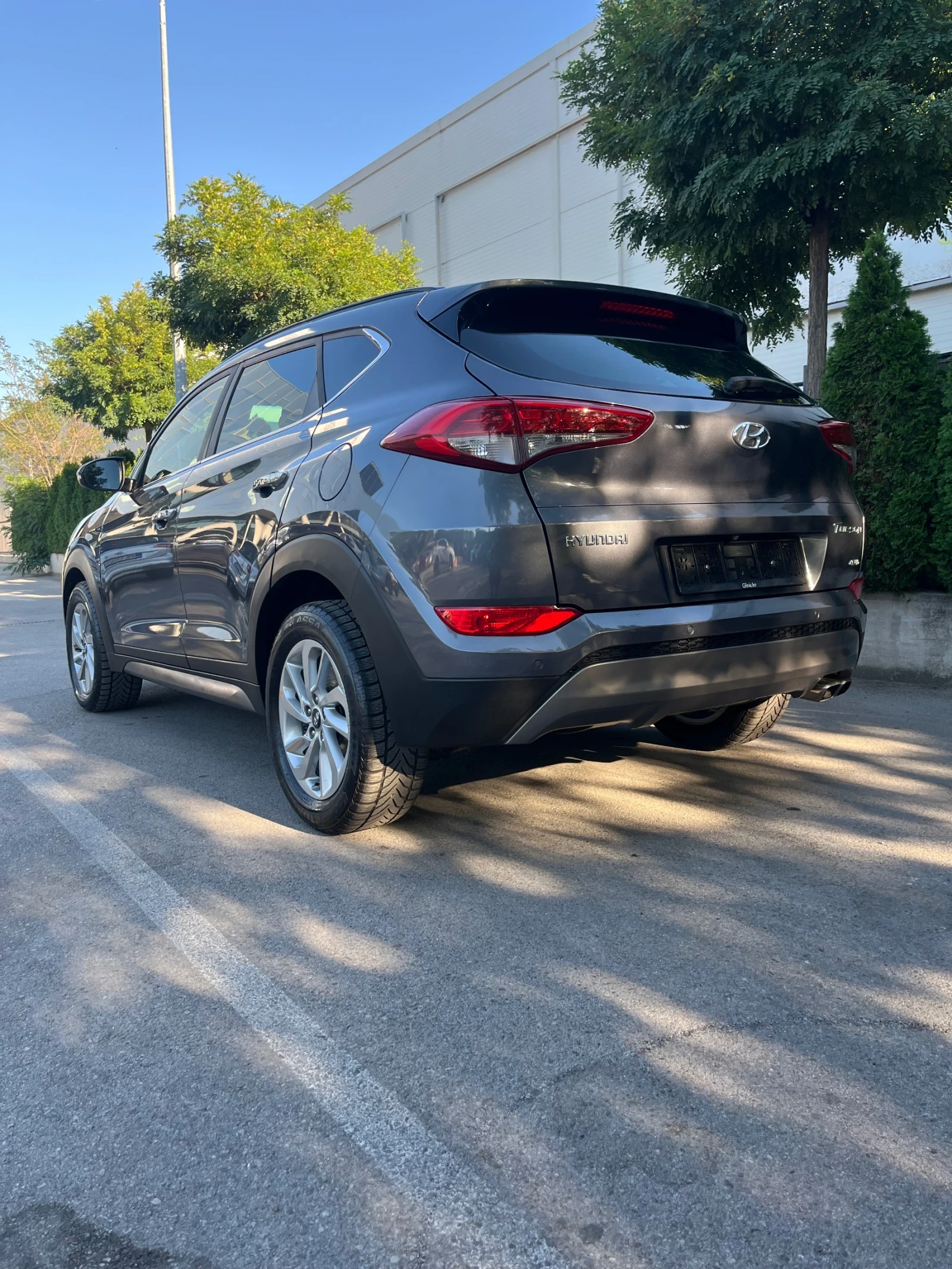 Hyundai Tucson 2.0 CRDI 4x4, снимка 4 - Автомобили и джипове - 55910654