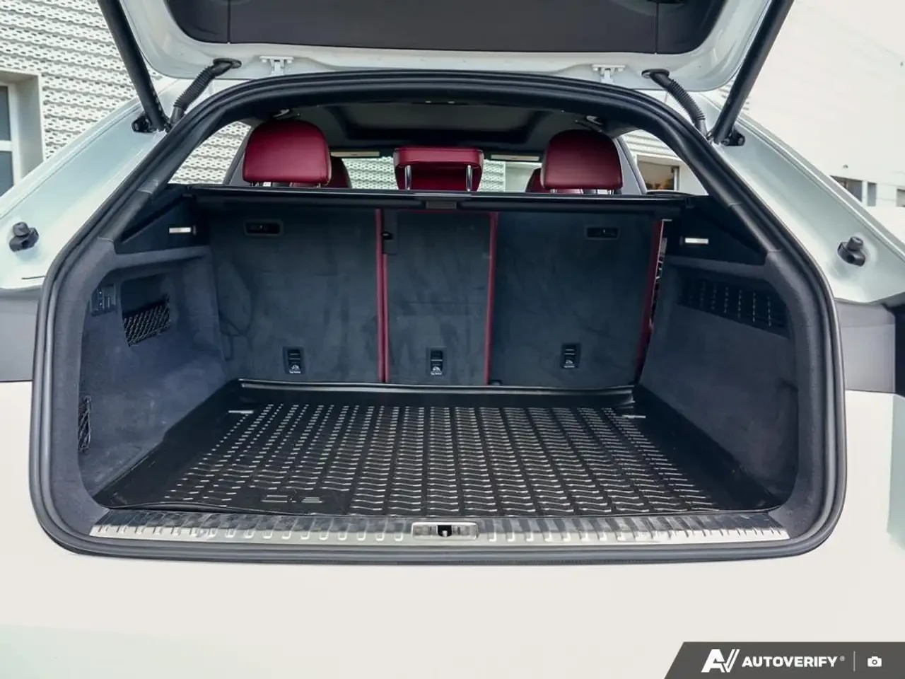Audi SQ8, снимка 14 - Автомобили и джипове - 56227087